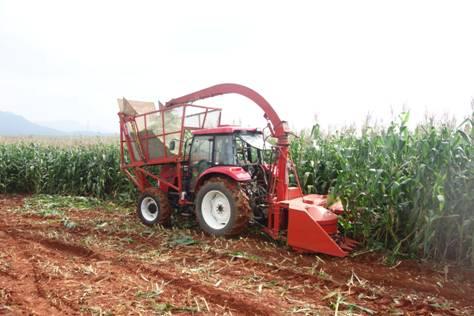 玉米青贮机.jpg 玉米青贮机.jpg